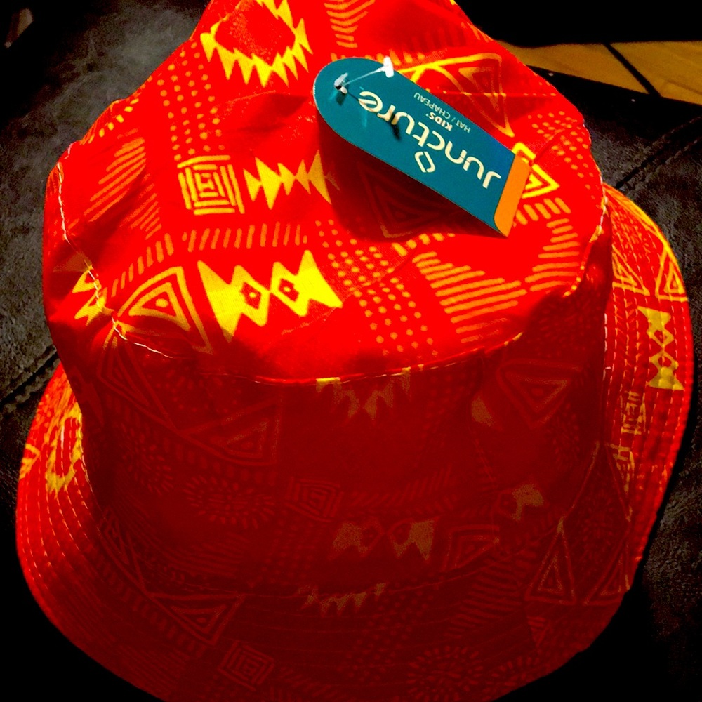 Juncture kids hat/Chapeau orange/ yellow 5 1/2 X12